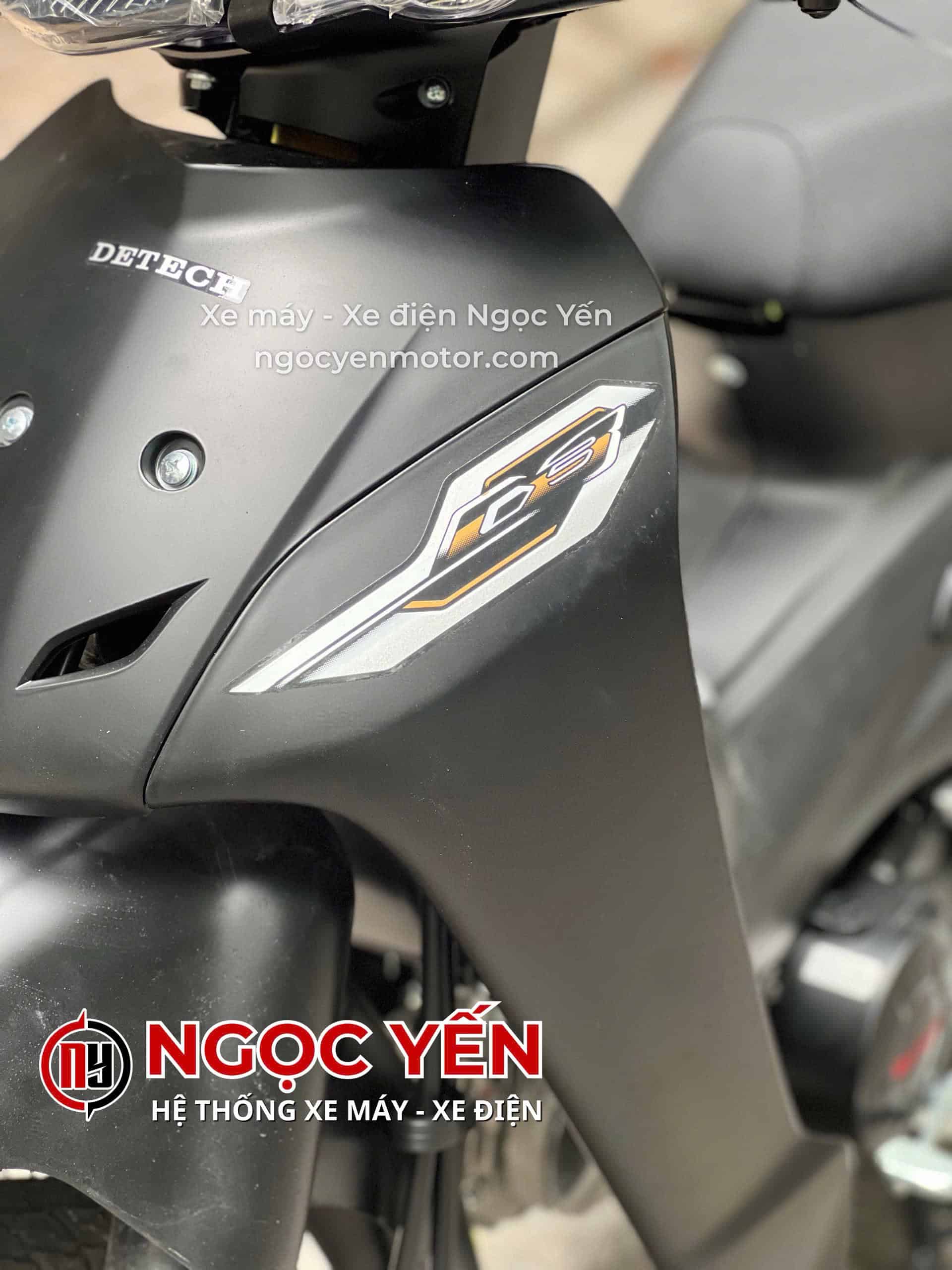 Xe máy Detech Alpha LED 50cc màu đen, thiết kế hiện đại.