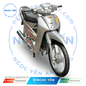 Xe máy Wave 50cc 2001 màu bạc, thiết kế nhỏ gọn phù hợp di chuyển trong thành phố.