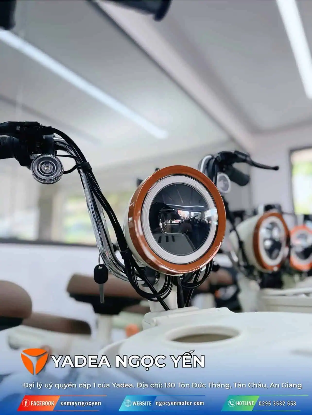Đèn pha xe đạp điện Yadea iFUN nổi bật, giúp người dùng an toàn hơn khi di chuyển ban đêm.