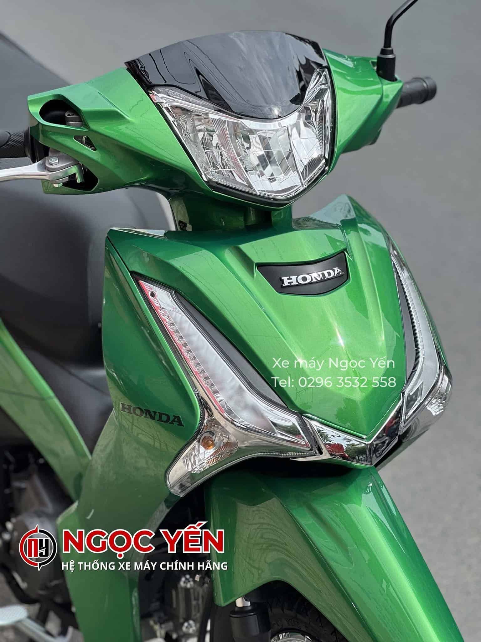 Xe máy Honda màu xanh lá, hình ảnh chi tiết đầu xe.