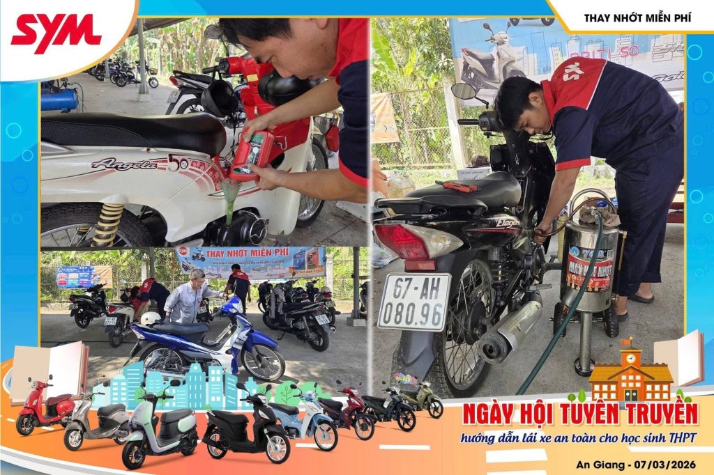 Hình ảnh nhân viên sửa xe máy tại trung tâm dịch vụ SYM.