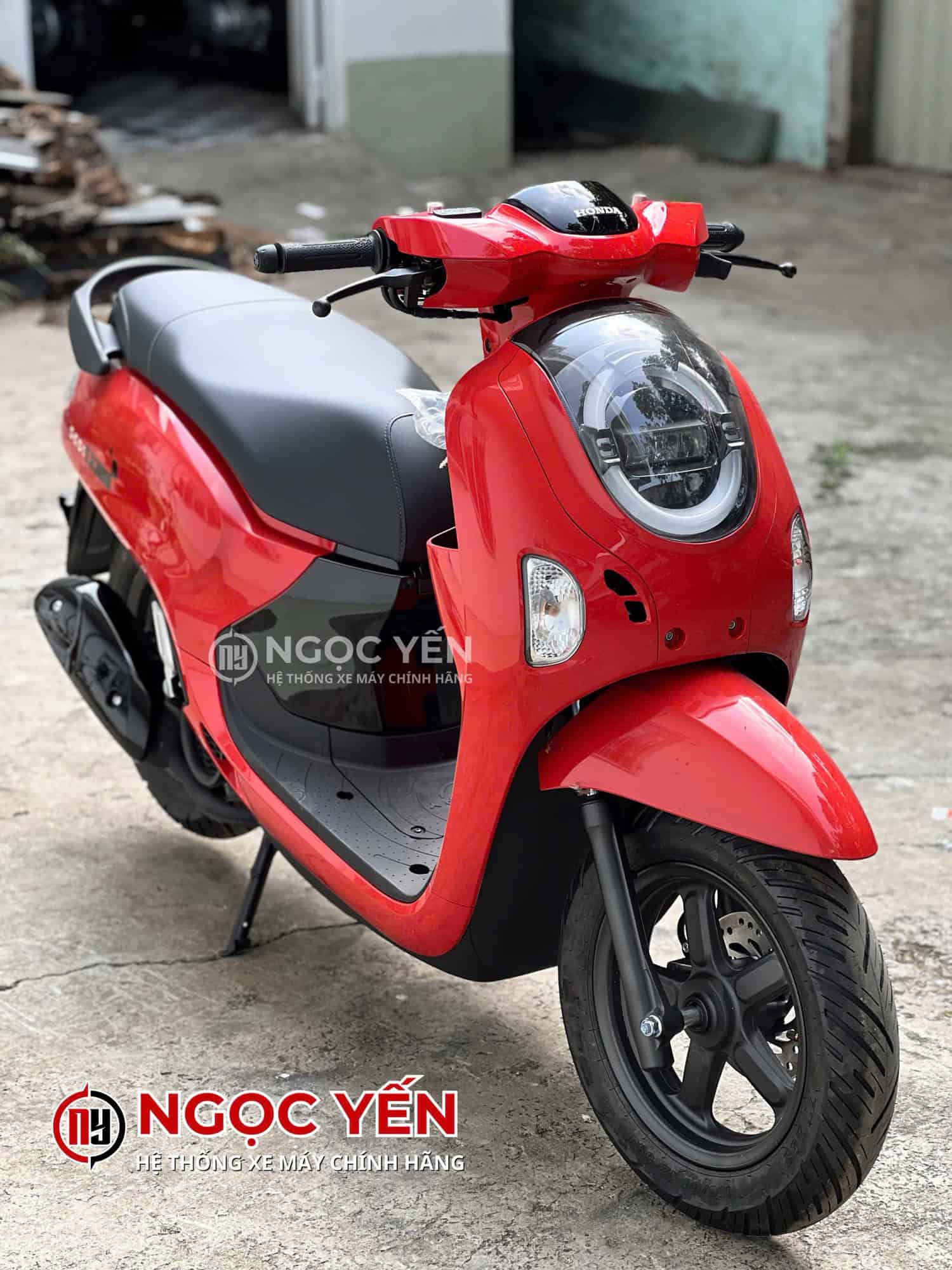 Xe máy Honda Scoopy Indo 2026 màu đỏ nổi bật, thiết kế hiện đại phù hợp phong cách trẻ trung.
