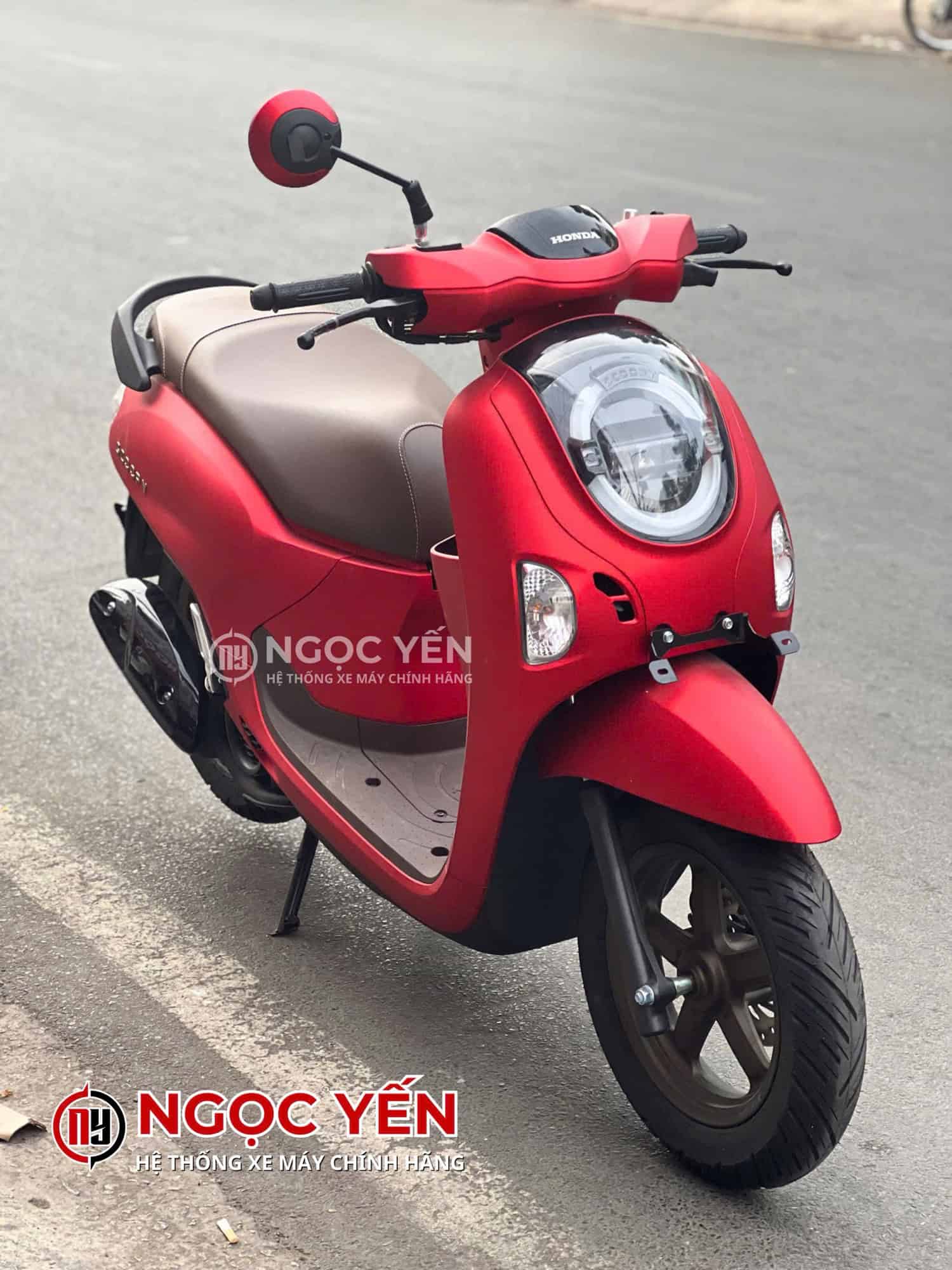 Xe máy Honda Scoopy màu đỏ mới 2026, thiết kế hiện đại, phù hợp di chuyển hàng ngày.